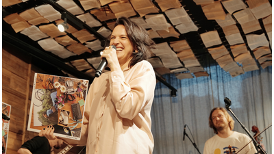 Jana Kirschner má nový album Obyčajnosti, v Bratislave ho pokrstil Matúš Vallo zo skupiny Para!