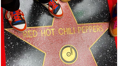 Ak chcete zažiť hviezdnu zostavu RED HOT CHILI PEPPERS naživo v Bratislave, už neváhajte ani chvíľu! 