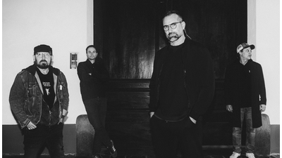 Korben Dallas nahrali album plný netradičných postáv  aj osobných príbehov